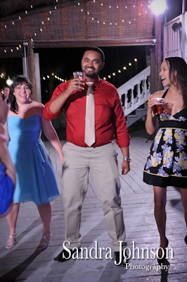 Best Lakeside wedding at Paradise Cove in Orlando, Florida - Wedding photographer - Sandra Johnson (SJFoto.com)